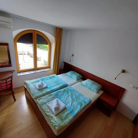 Apartmaji Fizine Apartman *